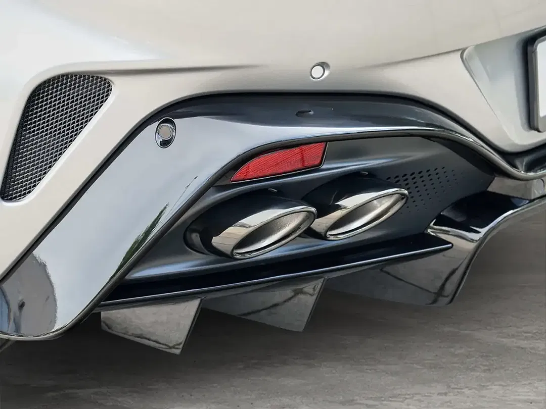 Aston Martin Vantage Roadster - Thumbnail 23