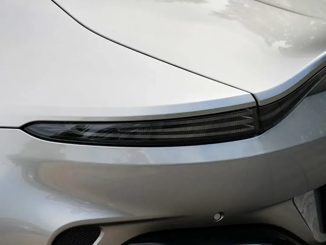 Aston Martin Vantage Roadster - Thumbnail 24