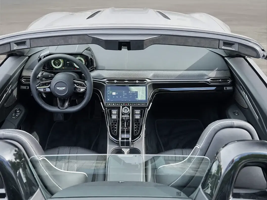 Aston Martin Vantage Roadster - Thumbnail 25