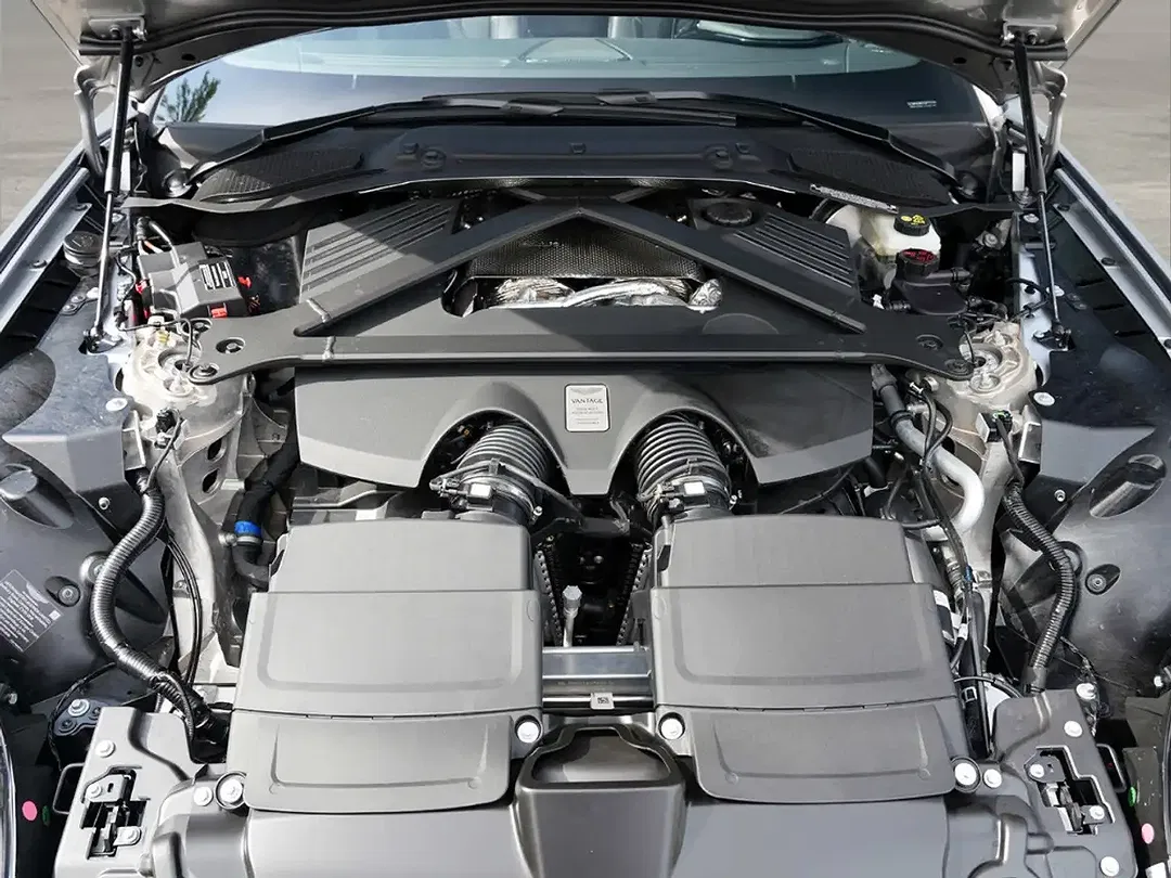 Aston Martin Vantage Roadster - Thumbnail 26