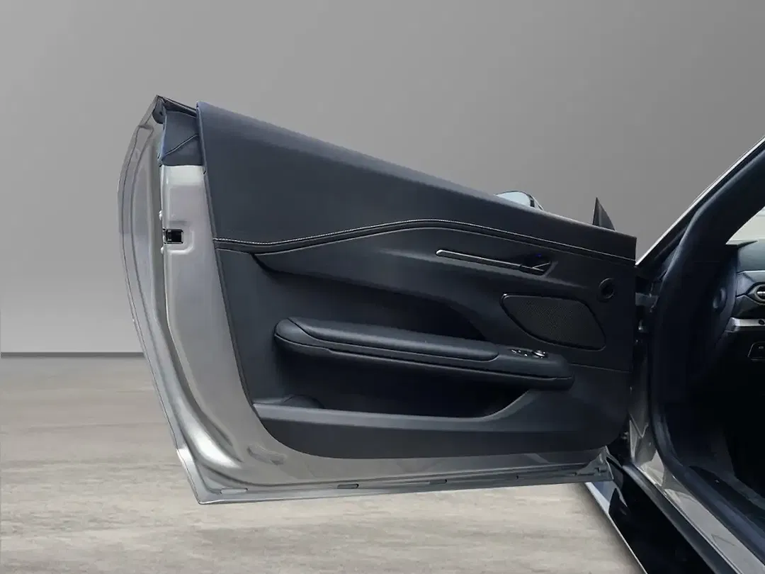 Aston Martin Vantage Roadster - Thumbnail 28