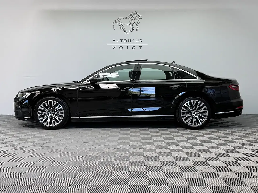 Audi A8 - foto 1