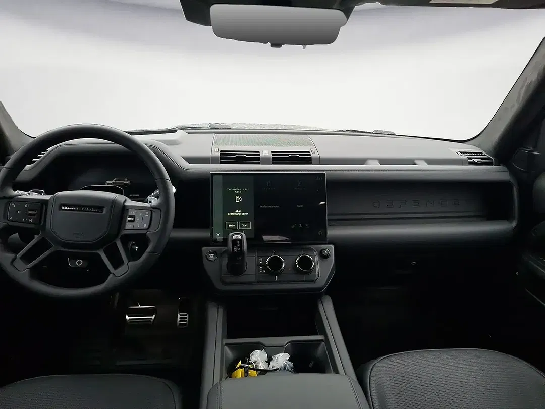 Land Rover Defender P635 OCTA Black Edition 110 - Thumbnail 12
