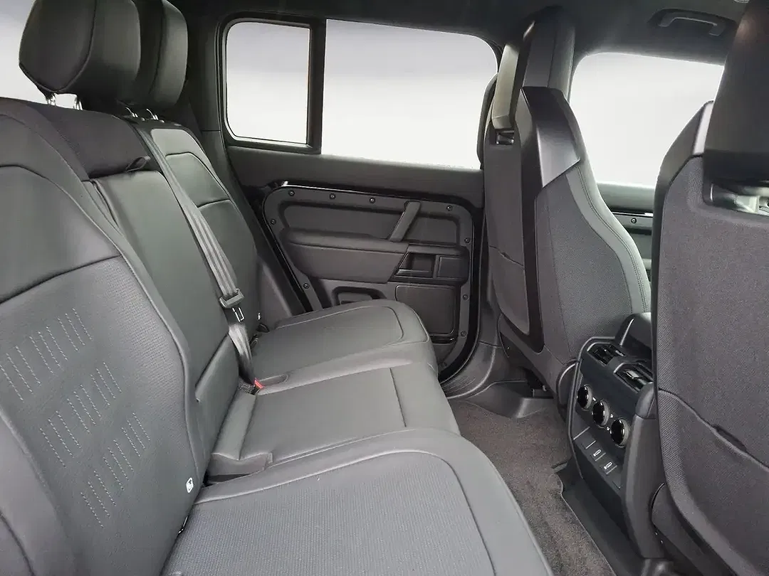 Land Rover Defender P635 OCTA Black Edition 110 - foto 14