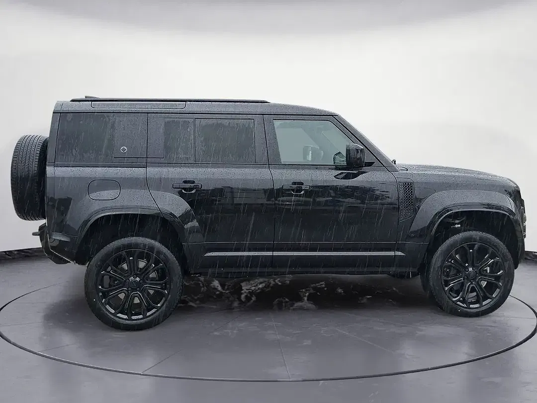 Land Rover Defender P635 OCTA Black Edition 110 - Thumbnail 5