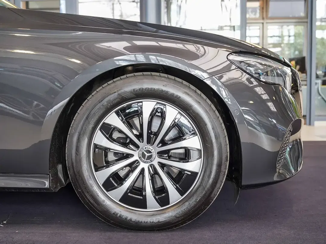 Mercedes-Benz E 220 Avantgarde - Thumbnail 2