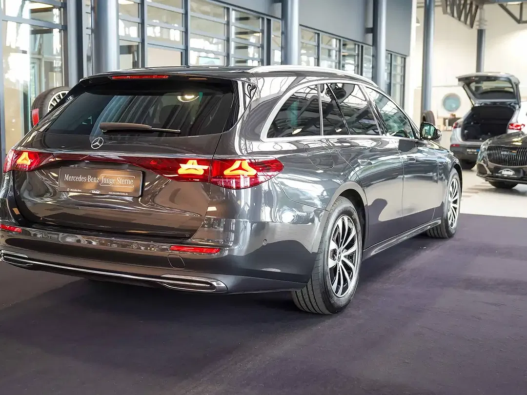Mercedes-Benz E 220 Avantgarde - Thumbnail 3