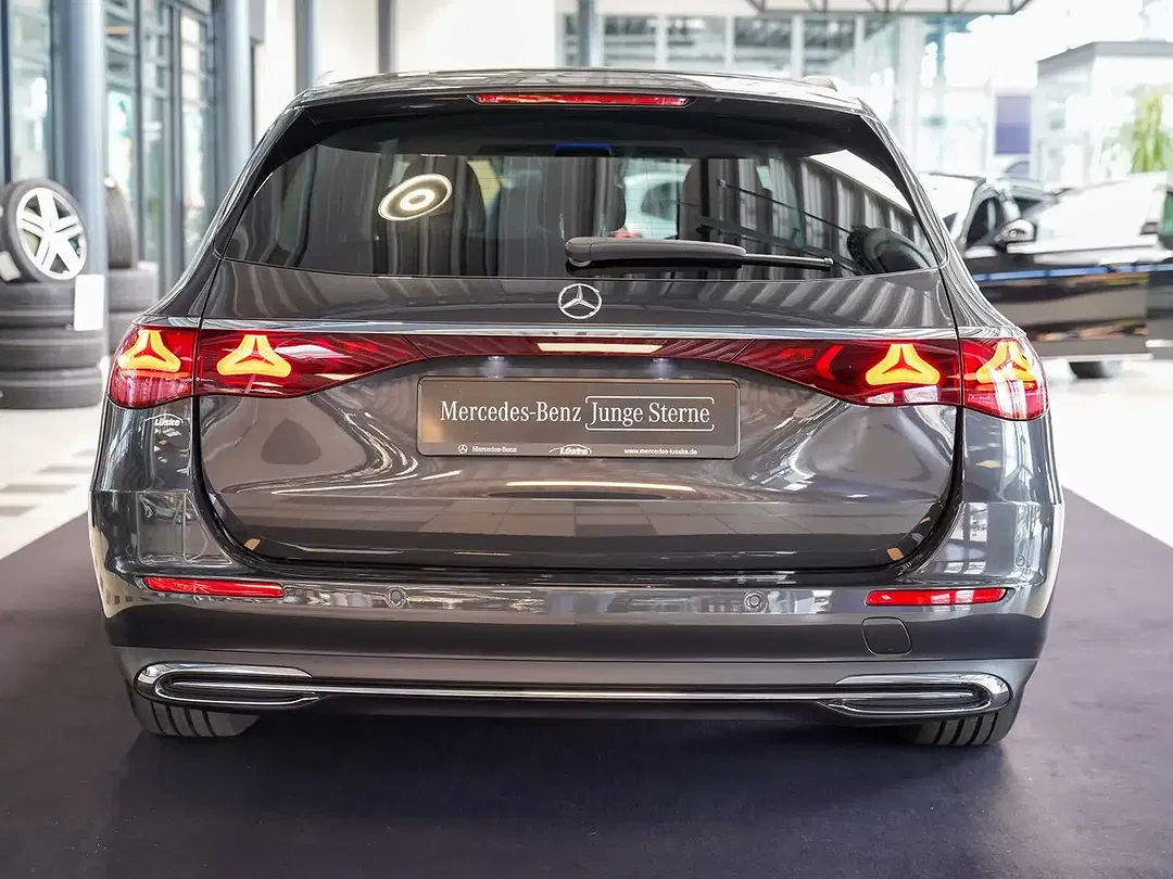 Mercedes-Benz E 220 Avantgarde - Thumbnail 4