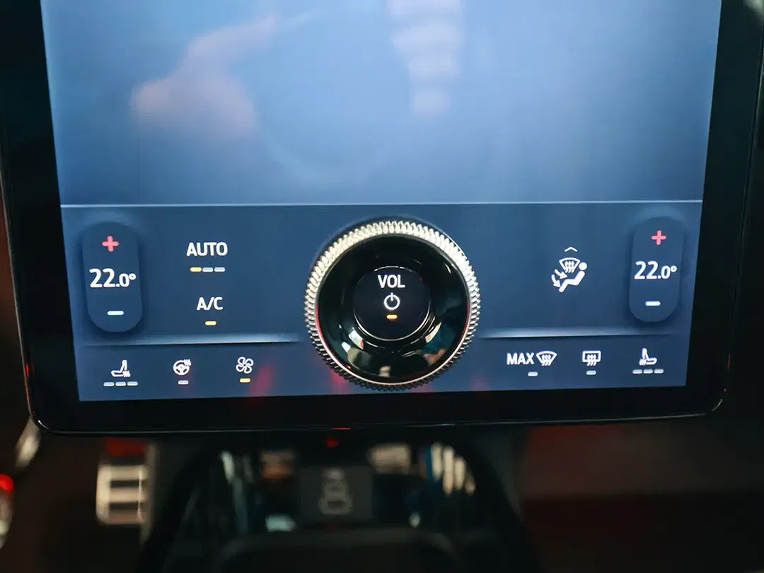 Ford Mustang Extended Range Premium - Thumbnail 10