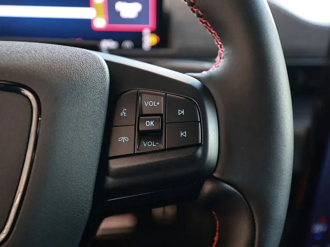 Ford Mustang Extended Range Premium - Thumbnail 16