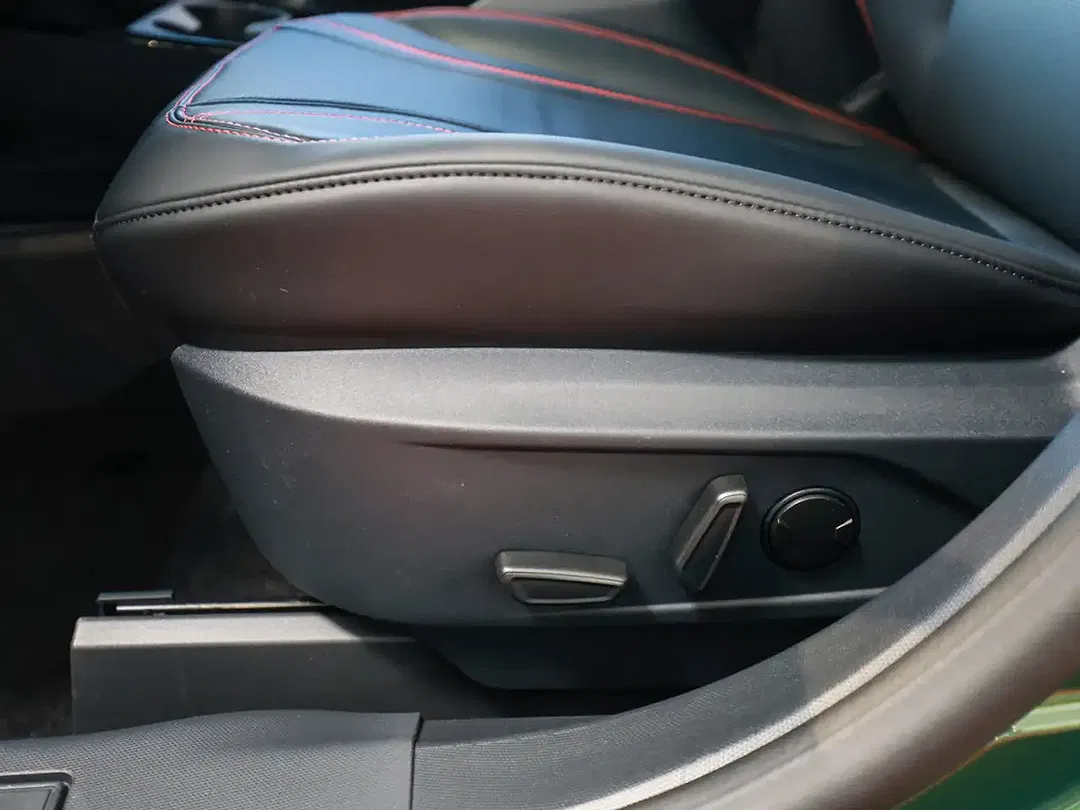 Ford Mustang Extended Range Premium - Thumbnail 22