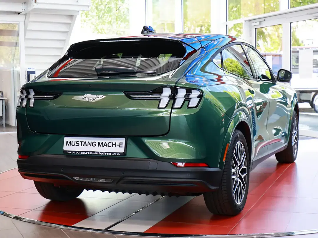 Ford Mustang Extended Range Premium - Thumbnail 3
