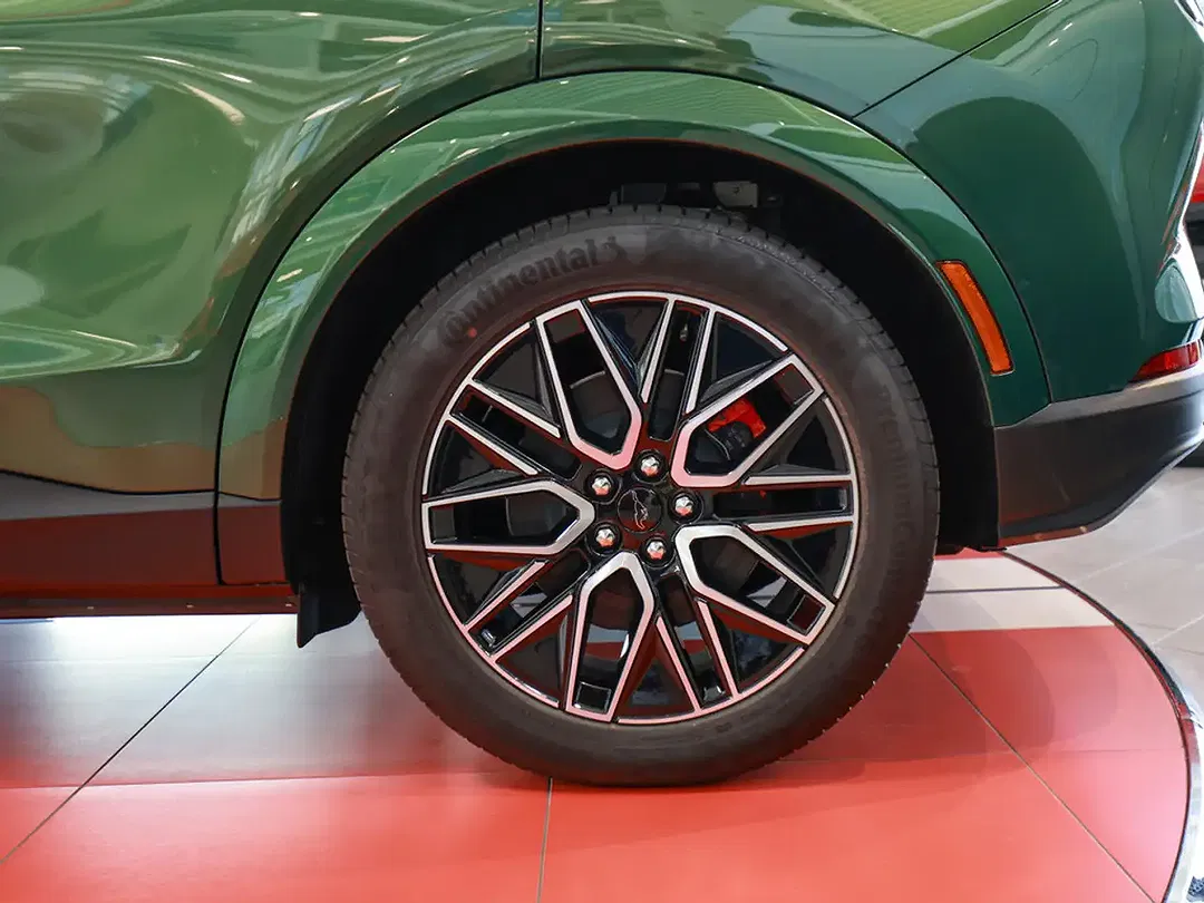 Ford Mustang Extended Range Premium - Thumbnail 5