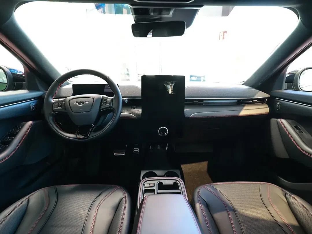 Ford Mustang Extended Range Premium - Thumbnail 6