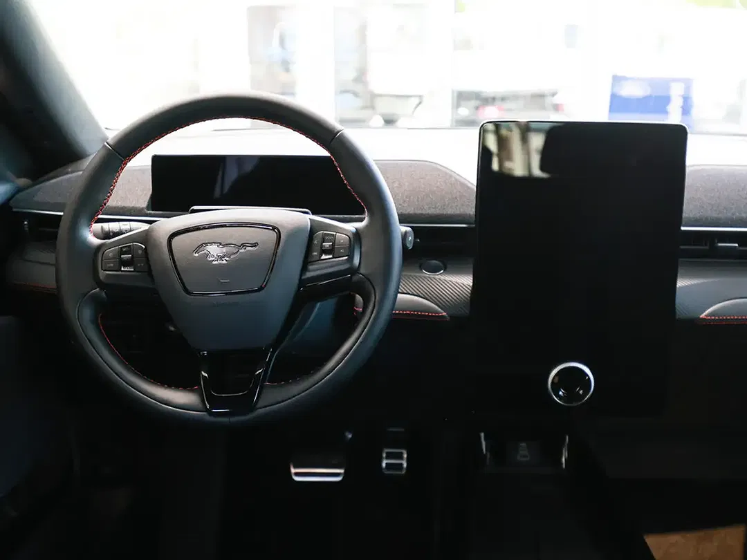 Ford Mustang Extended Range Premium - Thumbnail 7