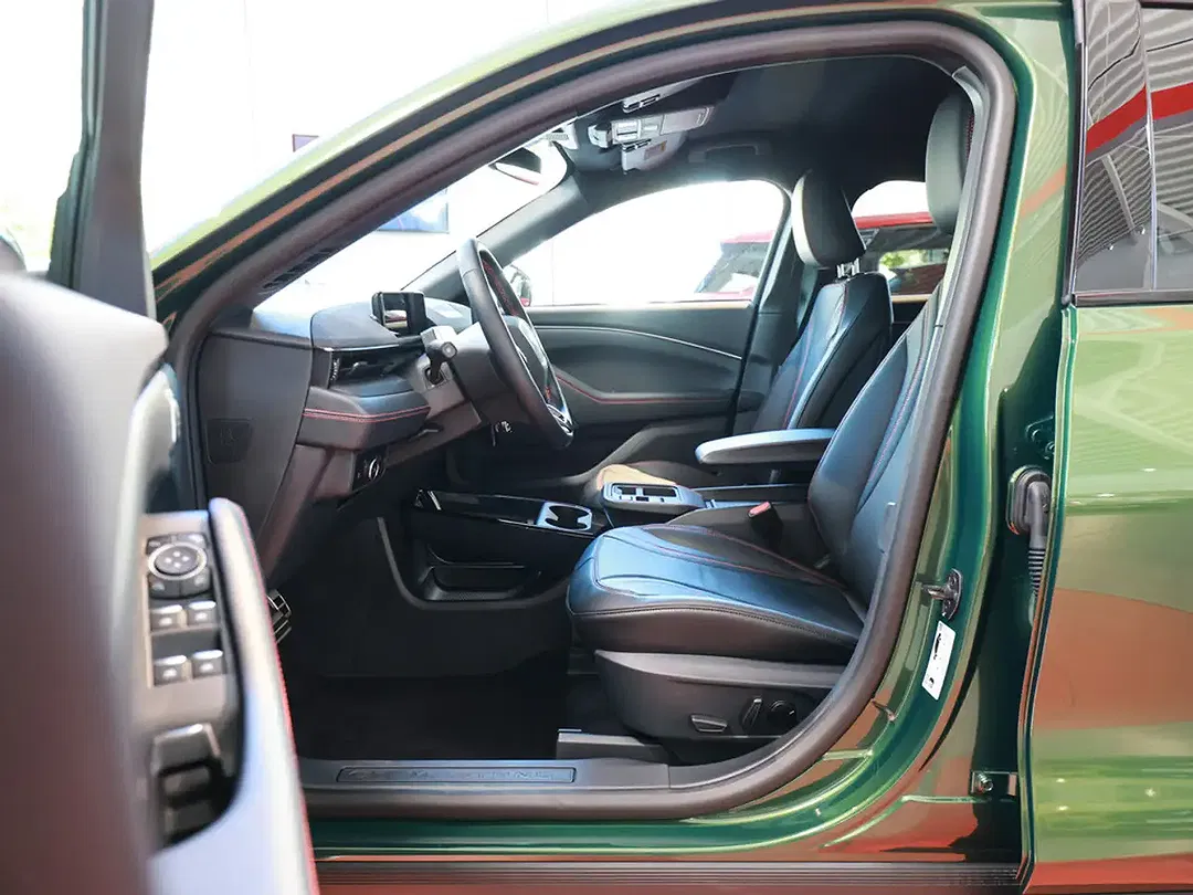 Ford Mustang Extended Range Premium - Thumbnail 8