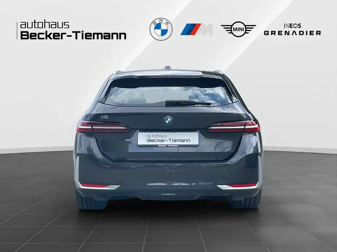 BMW i5 eDrive Touring - Thumbnail 3