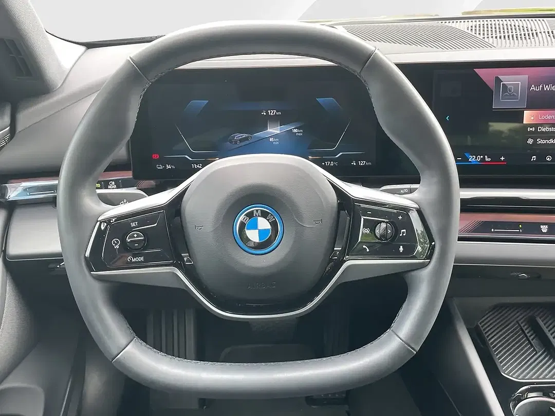BMW i5 eDrive Touring - Thumbnail 5