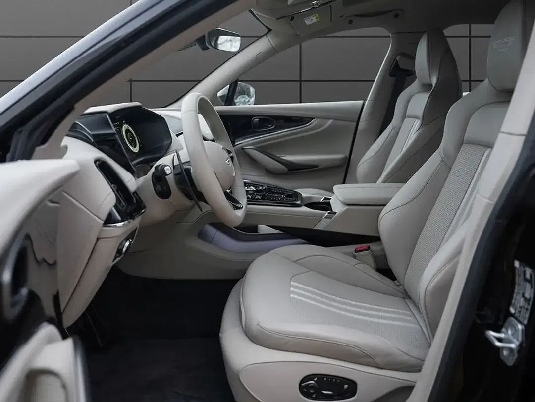 Aston Martin DBX 707 - Thumbnail 13