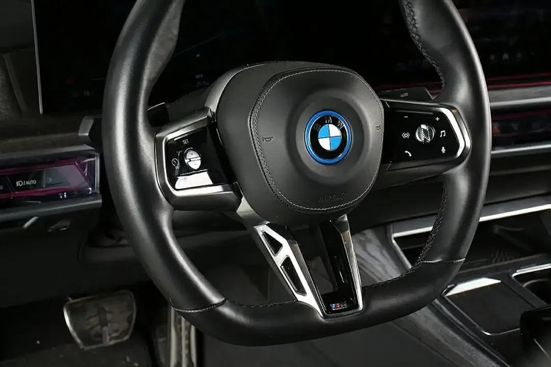 BMW i7 M Sport Pro - Thumbnail 7
