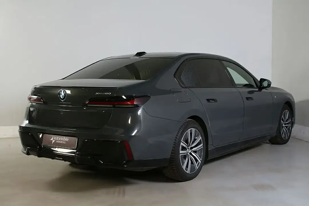 BMW i7 M Sport Pro - Thumbnail 3