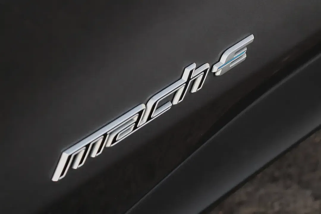 Ford Mustang Mach-E - foto 2