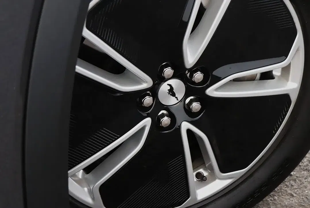 Ford Mustang Mach-E - Thumbnail 4