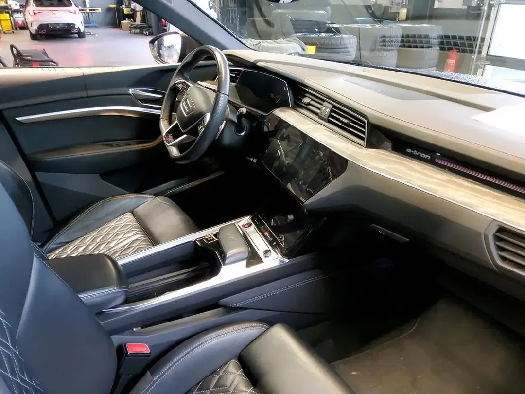 Audi e-tron Matrix LED - Thumbnail 8