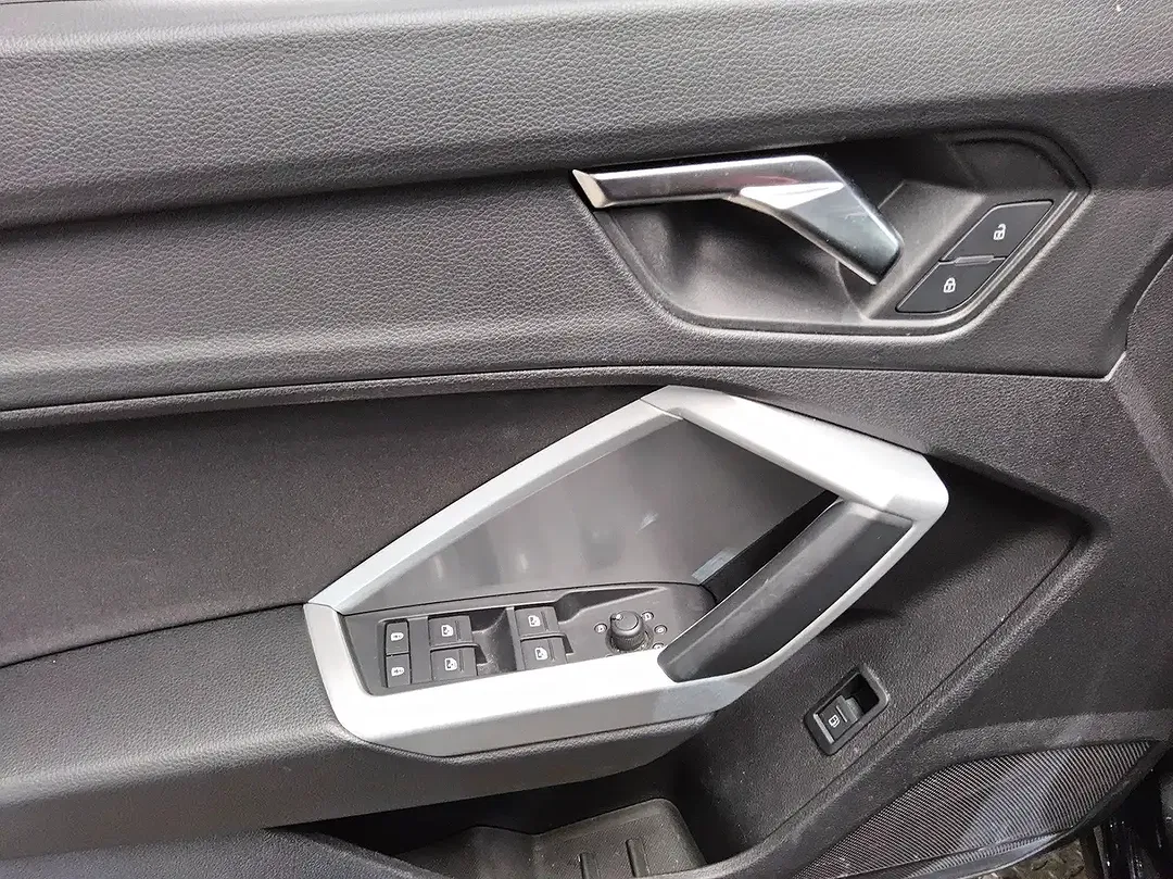 Audi Q3 45 TFSI e Sportback - Thumbnail 10