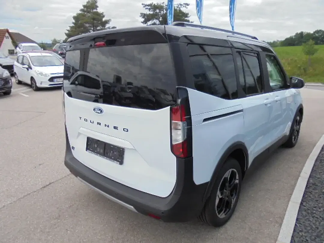 Ford Tourneo Courier - Thumbnail 3