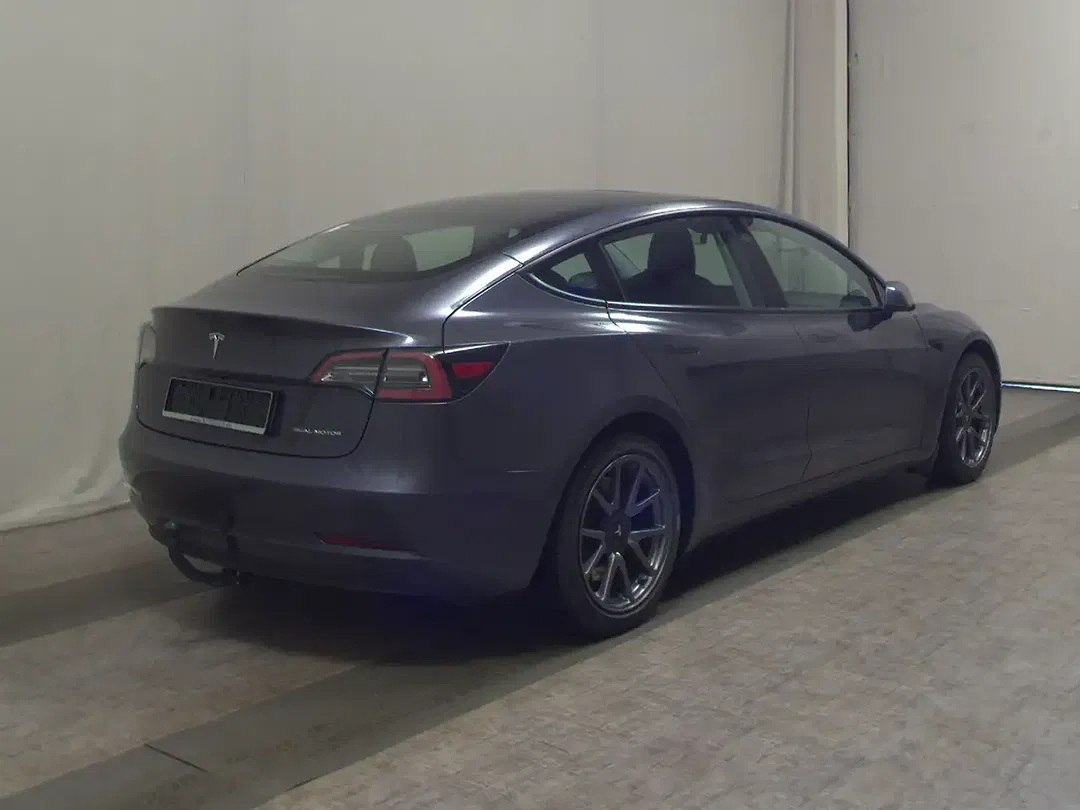 Tesla Model 3 AWD Long Range - Thumbnail 3