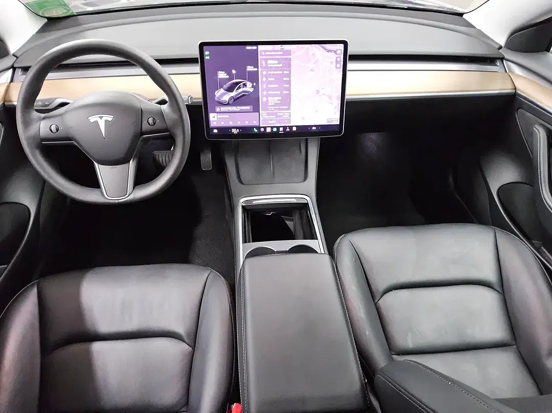 Tesla Model 3 AWD Long Range - Thumbnail 4