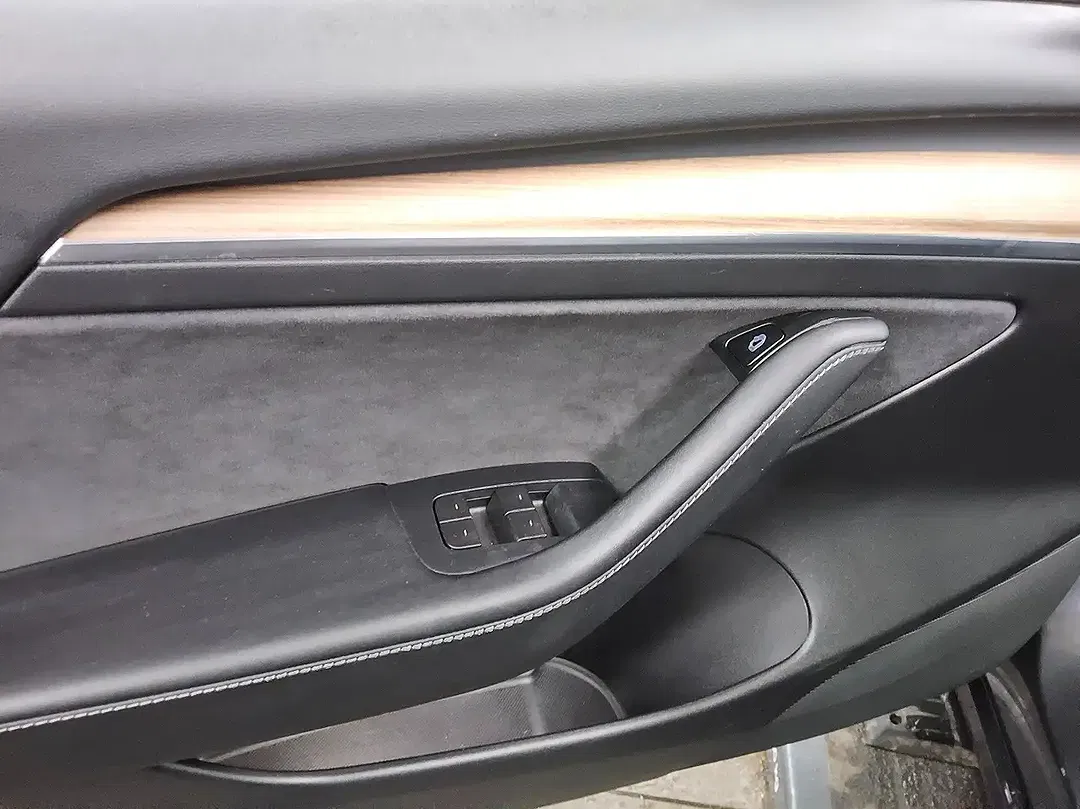 Tesla Model 3 AWD Long Range - Thumbnail 8