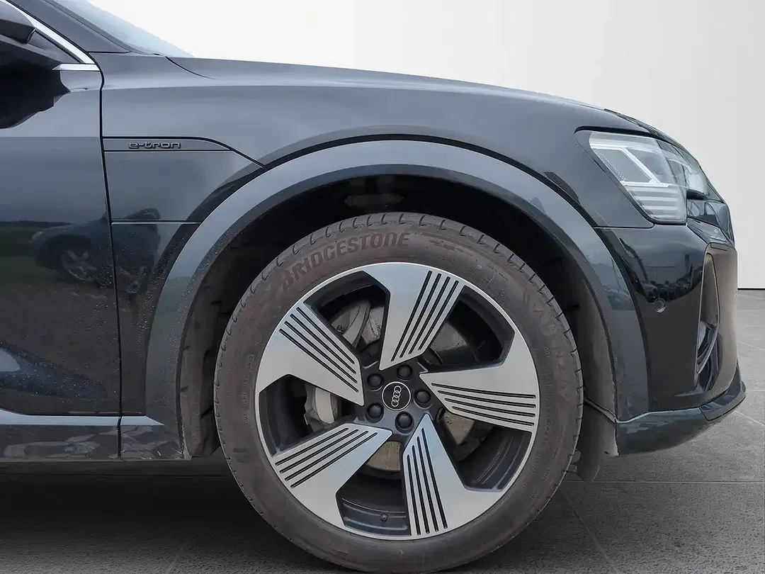 Audi Q8 50 e-tron quattro - Thumbnail 10