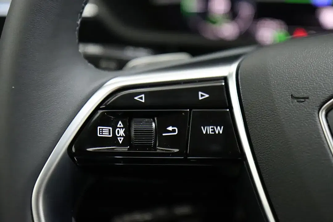 Audi Q8 50 e-tron quattro - foto 15