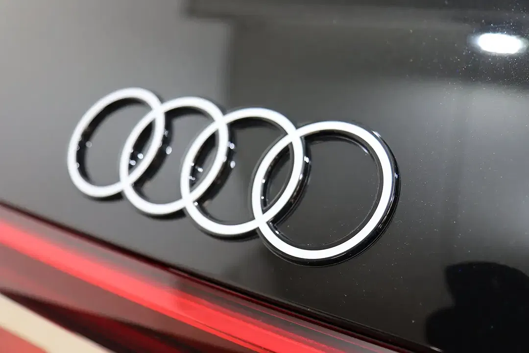 Audi Q8 50 e-tron quattro - Thumbnail 9