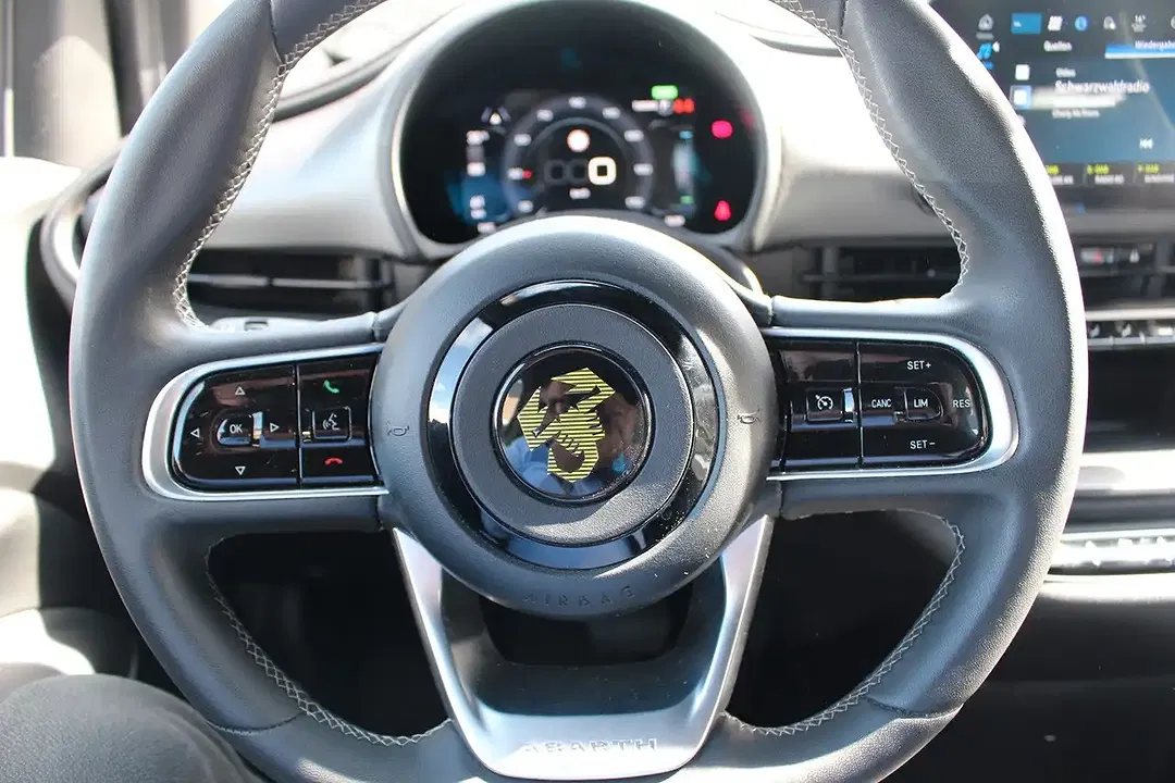 Abarth 500e - Thumbnail 11