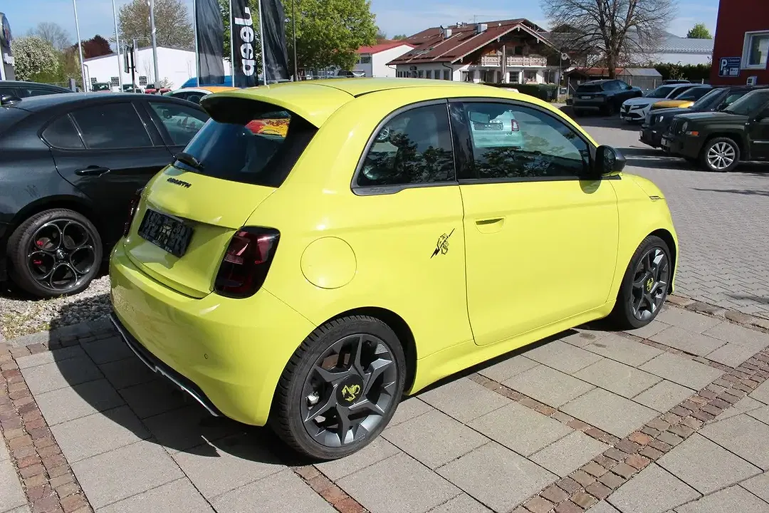 Abarth 500e - Thumbnail 5