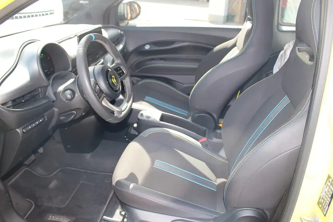 Abarth 500e - Thumbnail 7