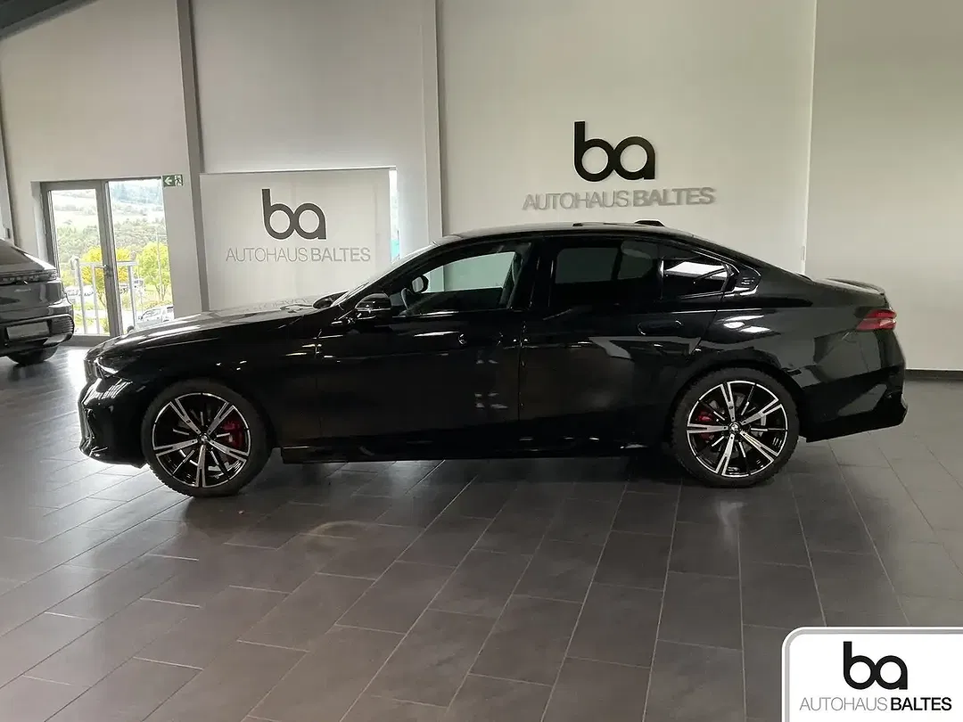 BMW 540 xDrive M Sport Pro - Thumbnail 3