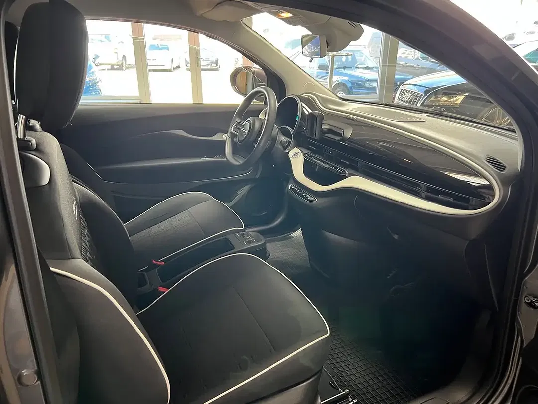 Fiat 500e Action - Thumbnail 7