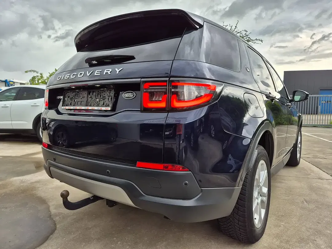 Land Rover Discovery Sport P300e 4x4 PHEV Hybrid - Thumbnail 11