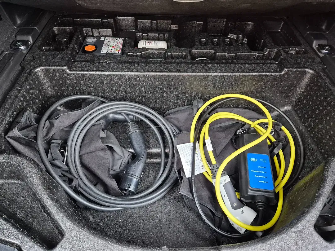 Land Rover Discovery Sport P300e 4x4 PHEV Hybrid - Thumbnail 9