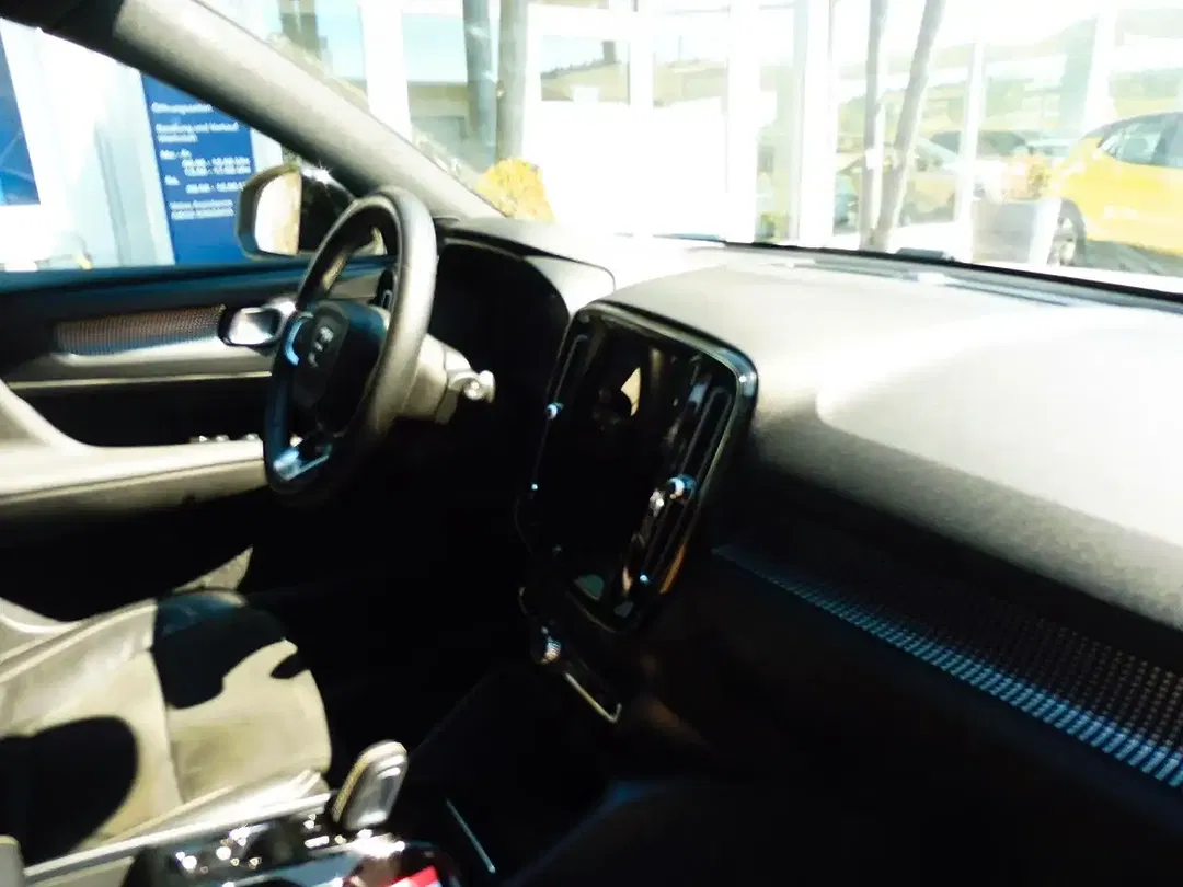 Volvo XC40 PHEV Hybrid Recharge Design - Thumbnail 5