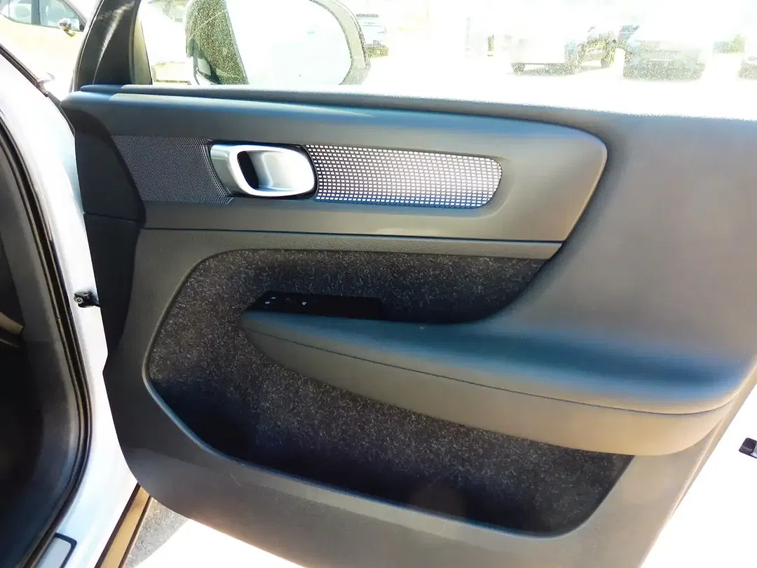 Volvo XC40 PHEV Hybrid Recharge Design - Thumbnail 6