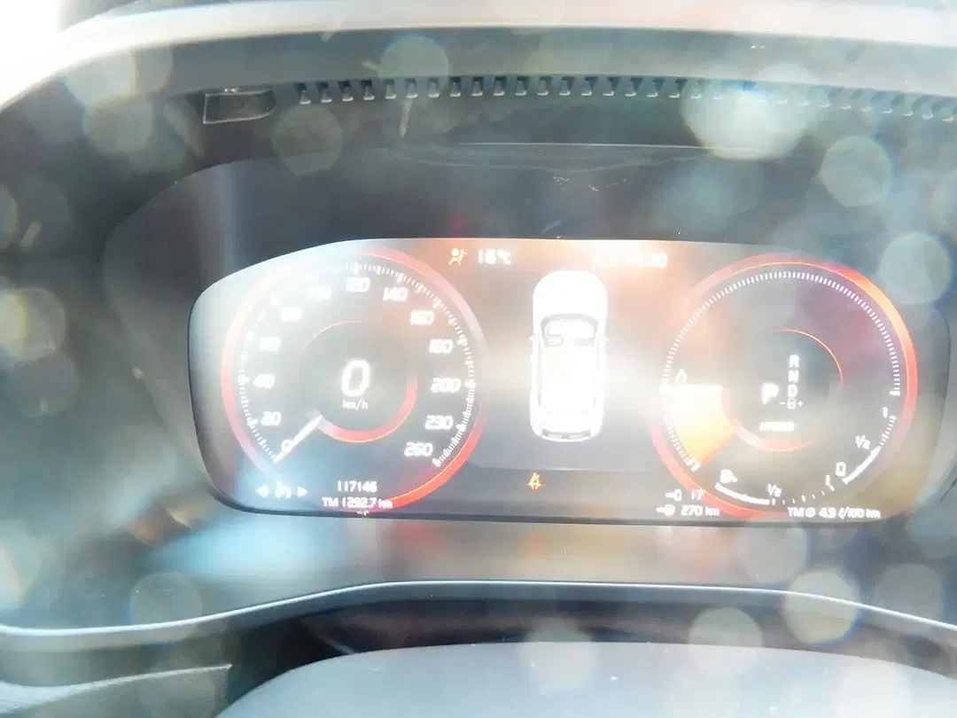 Volvo XC40 PHEV Hybrid Recharge Design - Thumbnail 7