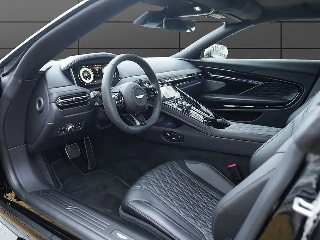 Aston Martin DB12 Volante - Thumbnail 3