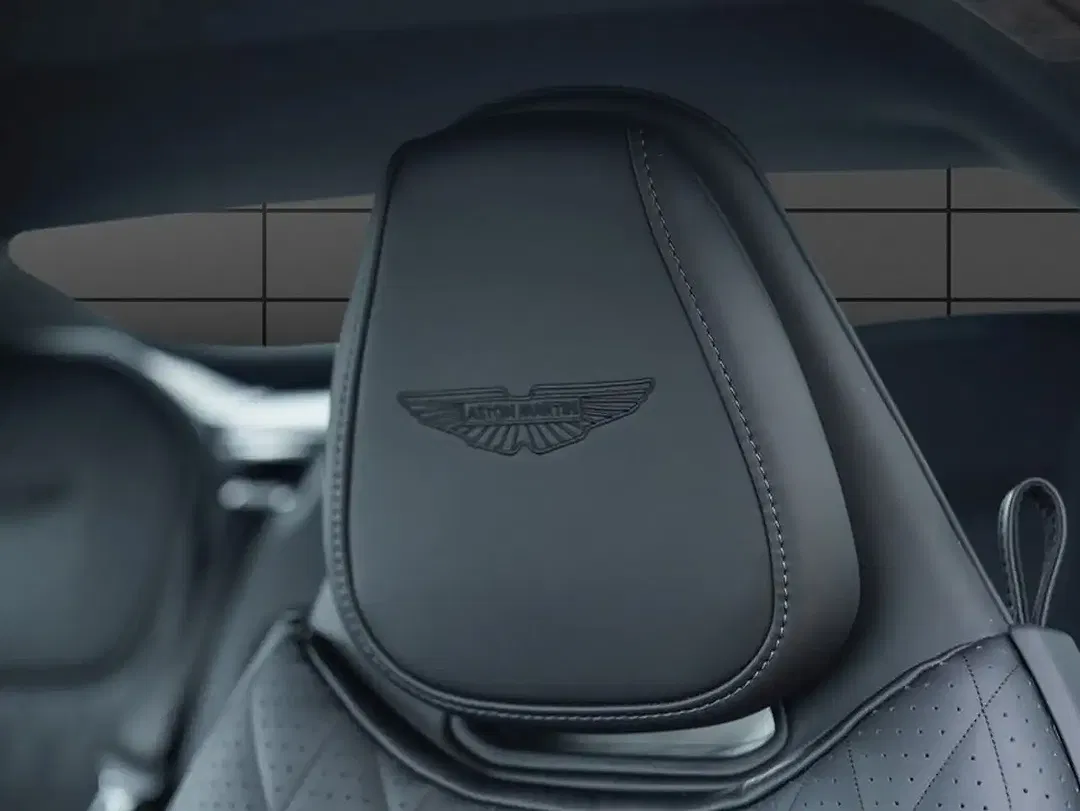 Aston Martin DB12 Volante - Thumbnail 5