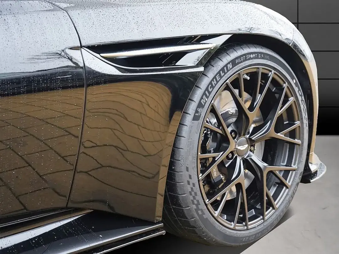 Aston Martin DB12 Volante - Thumbnail 9