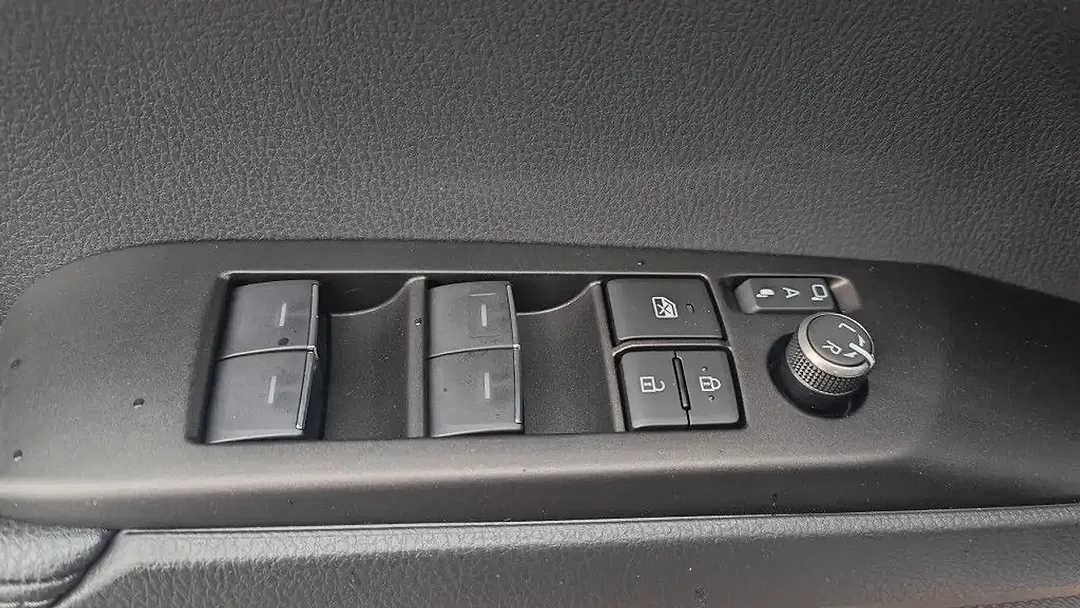 Toyota Camry Hybrid Prestige - Thumbnail 14